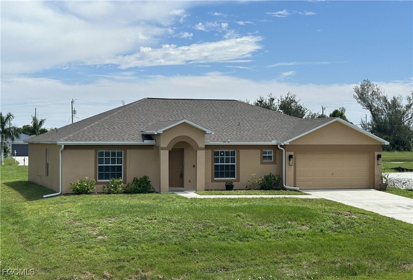 EVERYTHING you're looking for at a FANTASTIC price! *Nearly 2000 - Beach Home for sale in Cape Coral, Florida on Beachhouse.com