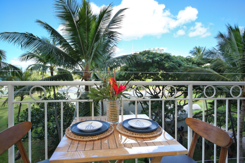 Just steps to beach! Gorgeous renovated park view condo at - Beach Vacation Rentals in Honolulu, Hawaii on Beachhouse.com
