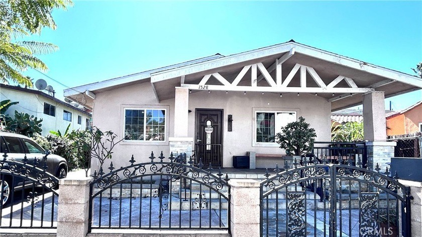 Welcome to this turnkey charming 3-bedroom, 2-bath home located - Beach Home for sale in Long Beach, California on Beachhouse.com