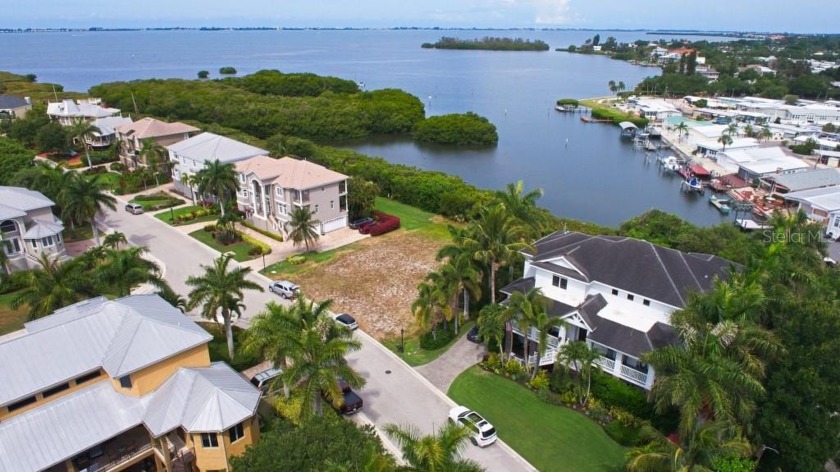 One-of-a-kind and RARE OPPORTUNITY! This is your last chance to - Beach Lot for sale in Bradenton, Florida on Beachhouse.com