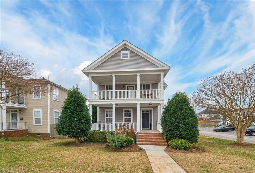 Beautifully maintained 3 bed/2.5 bath beach home on a corner - Beach Home for sale in Norfolk, Virginia on Beachhouse.com