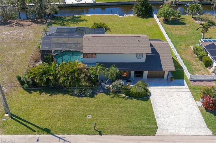 LOCATION is amazing for this Bonita Springs home tucked away - Beach Home for sale in Bonita Springs, Florida on Beachhouse.com