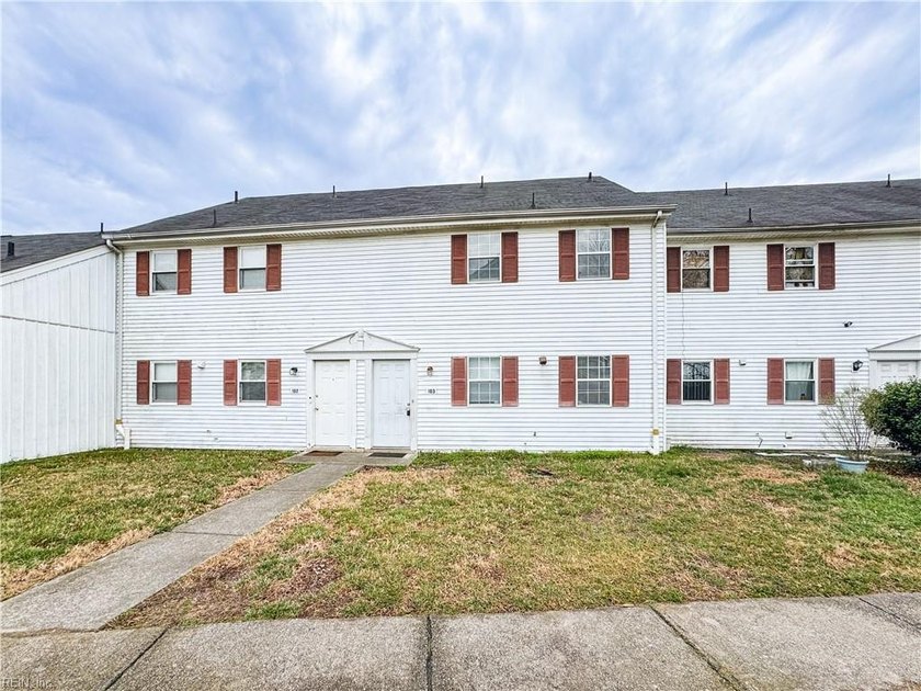 Exceptional value in central Virginia Beach! This 3-bedroom - Beach Townhome/Townhouse for sale in Virginia Beach, Virginia on Beachhouse.com
