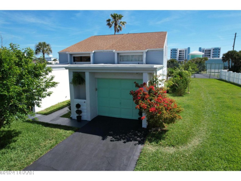 Updated, well-maintained, move-in condition 3/2 Ormond townhome - Beach Home for sale in Ormond Beach, Florida on Beachhouse.com