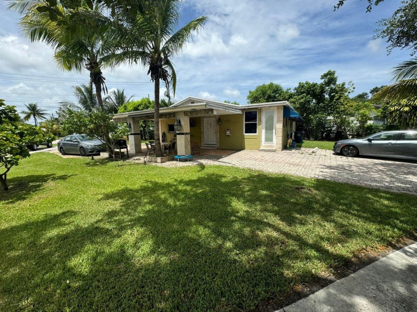 Endless Potential in the Heart of Hollywood! This sprawling - Beach Home for sale in Hollywood, Florida on Beachhouse.com