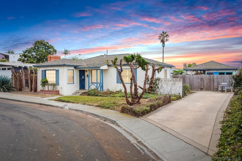 Must see Bird Rock charmer! Located on a cul de sac street, this - Beach Home for sale in La Jolla, California on Beachhouse.com