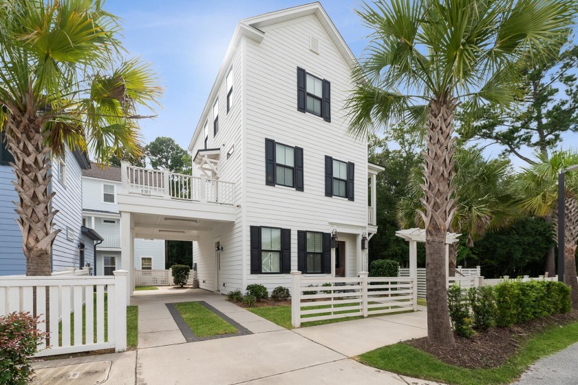 Welcome home to this charming 3-bedroom, 2.5-bathroom home - Beach Home for sale in Hanahan, South Carolina on Beachhouse.com