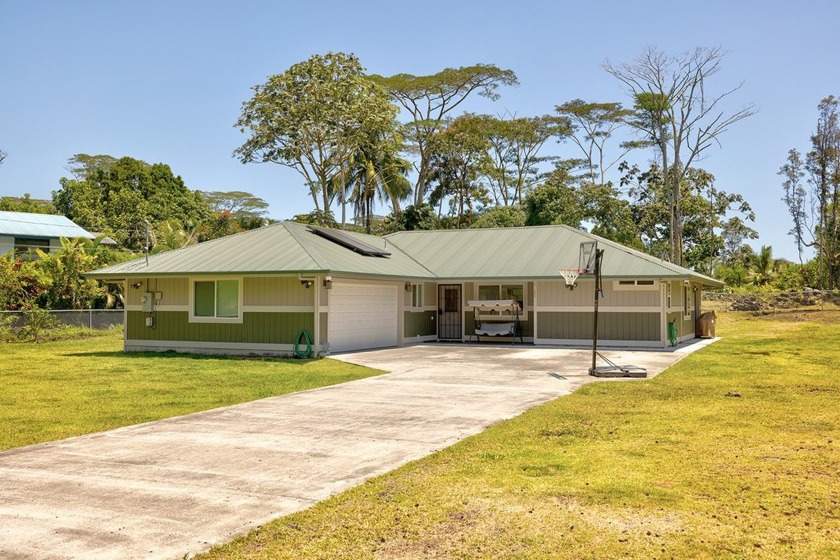 This practically new 3 bedroom, 2 bath home is situated on a - Beach Home for sale in Keaau, Hawaii on Beachhouse.com