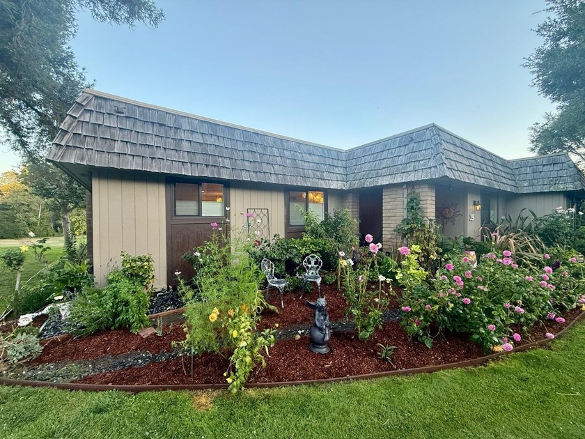 Rare golf villa on a prime lot with sweeping views of the golf - Beach Townhome/Townhouse for sale in Salinas, California on Beachhouse.com