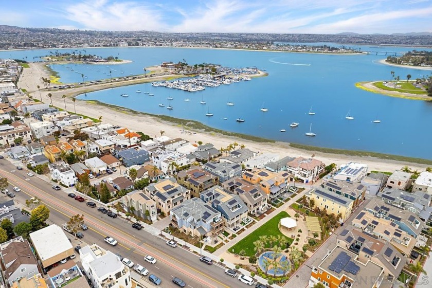 Location! Location! Location! This luxury townhome, located in - Beach Townhome/Townhouse for sale in San Diego, California on Beachhouse.com