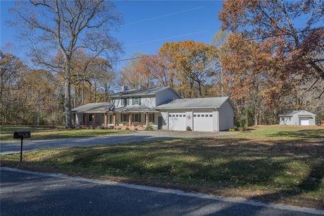 Completely remodeled, spacious home with huge eat-in kitchen - Beach Home for sale in Heathsville, Virginia on Beachhouse.com