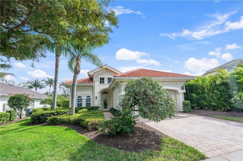 Immaculately maintained pool home which overlooks the lake on a - Beach Home for sale in Naples, Florida on Beachhouse.com