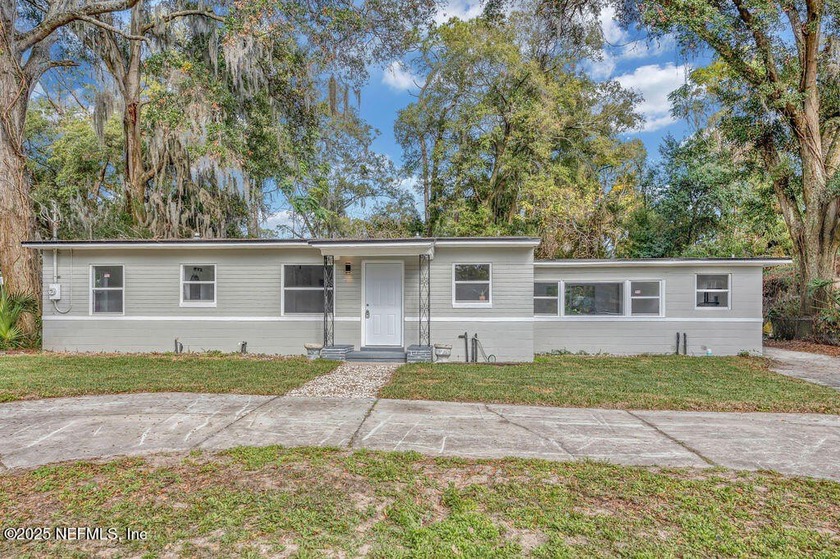 Beautifully renovated 3 bedroom, 2 bath home offering a bright - Beach Home for sale in Jacksonville, Florida on Beachhouse.com