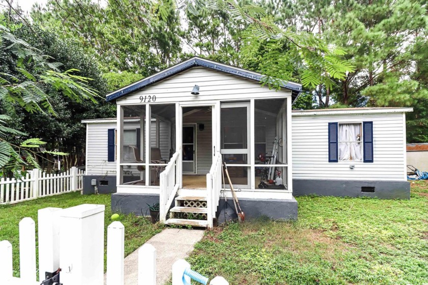 Welcome to 9120 Eider Dr, a charming 3-bedroom, 2-bathroom home - Beach Home for sale in Murrells Inlet, South Carolina on Beachhouse.com