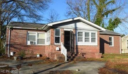 Don't miss your chance to own this 4 bedroom, 2 bath brick front - Beach Home for sale in Portsmouth, Virginia on Beachhouse.com
