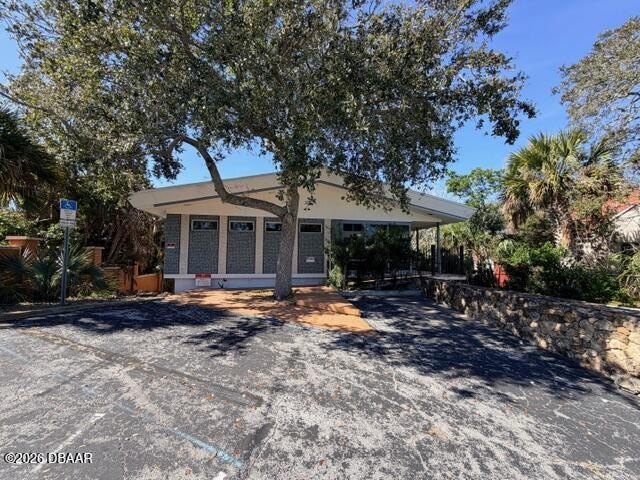 Rare opportunity! This 3,979 SF freestanding commercial building - Beach Commercial for sale in Daytona Beach, Florida on Beachhouse.com