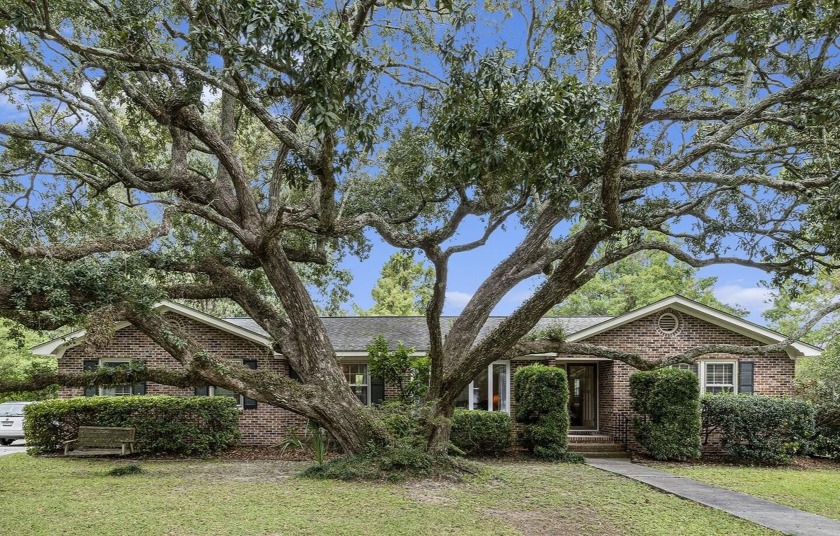 The waterfront lot you've been waiting for... With a dramatic - Beach Home for sale in Charleston, South Carolina on Beachhouse.com