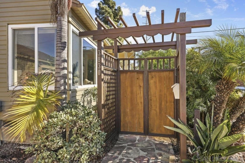 Sweet beach opportunity! Adorable property with 2 detached - Beach Home for sale in San Diego, California on Beachhouse.com