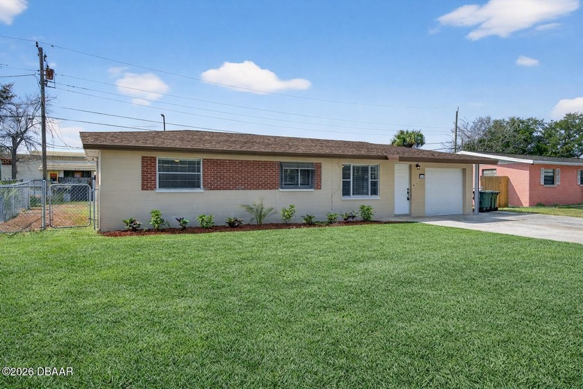 WOW! WHAT A DEAL! SITUATED IN AN ESTABLISHED DAYTONA BEACH - Beach Home for sale in Daytona Beach, Florida on Beachhouse.com