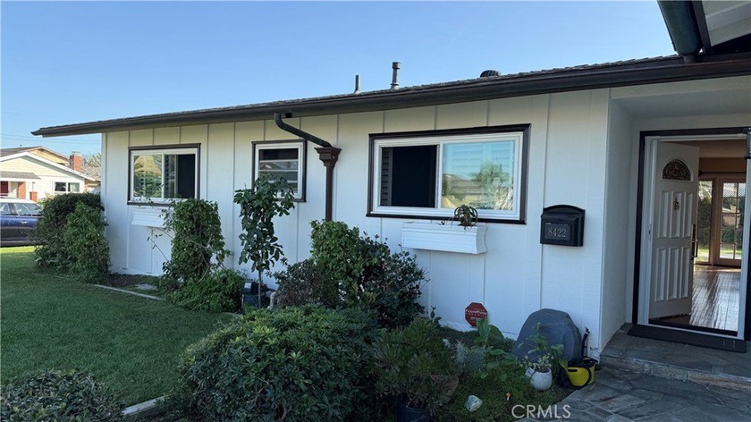 Beautiful Pacific Sands gem on a prime corner lot! This open - Beach Home for sale in Huntington Beach, California on Beachhouse.com