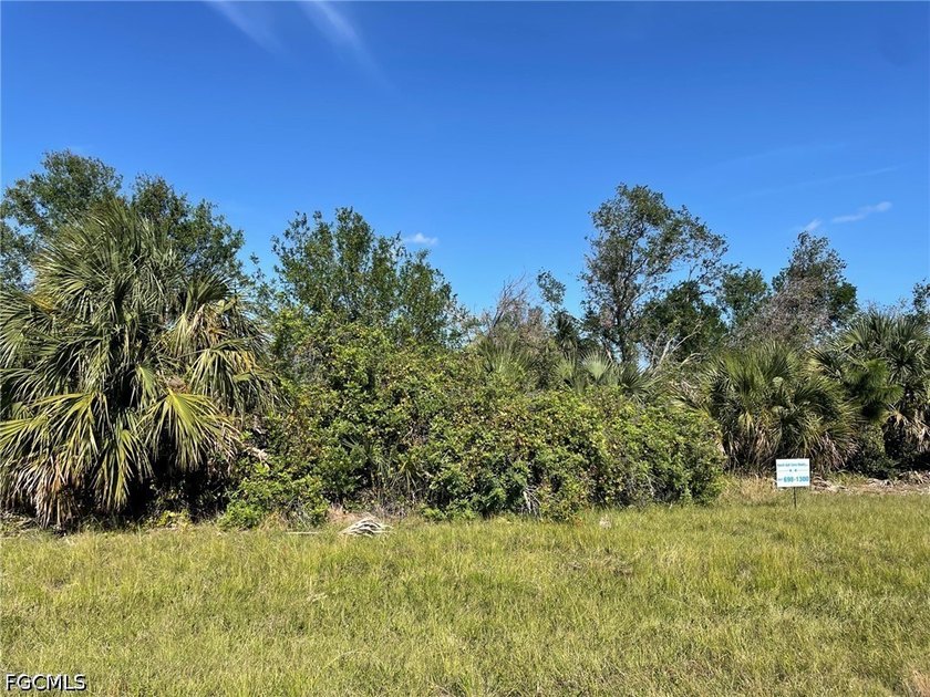 Vacant residential lot located in the desirable deed-restricted - Beach Lot for sale in Rotonda West, Florida on Beachhouse.com