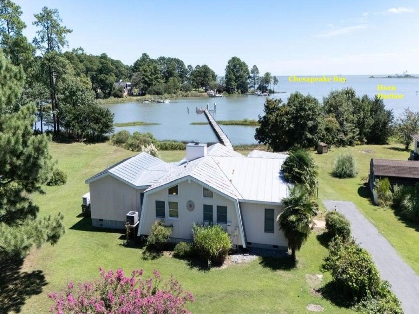 Wonderful river home in beautiful Horn Harbor with short boat - Beach Home for sale in Port Haywood, Virginia on Beachhouse.com