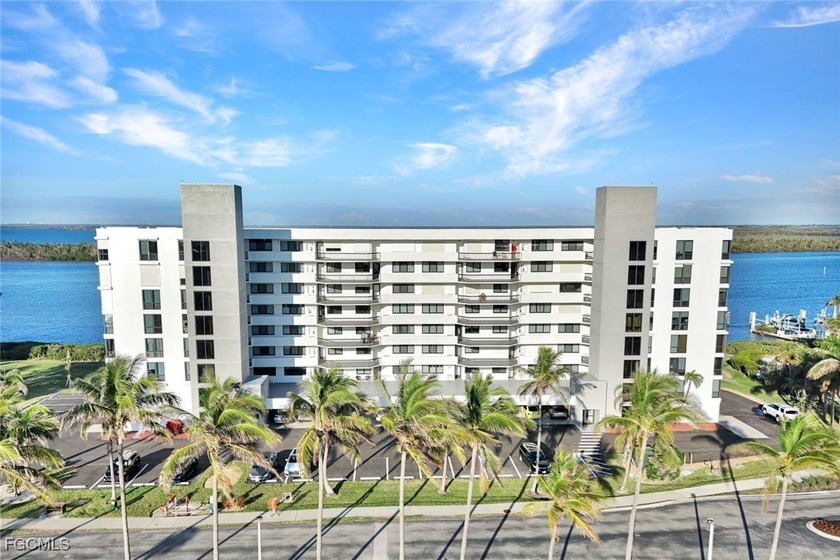 This absolutely stunning 2-bedroom Penthouse residence on the - Beach Condo for sale in Fort Myers Beach, Florida on Beachhouse.com