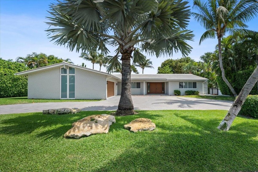 Ibis Isle Rare Offering Impeccably maintained and beautifully - Beach Home for sale in Palm Beach, Florida on Beachhouse.com