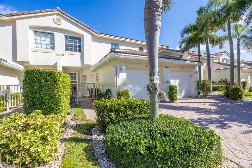 Fabulous first floor lake front condo at Grove Village. Nicely - Beach Condo for sale in Boynton Beach, Florida on Beachhouse.com