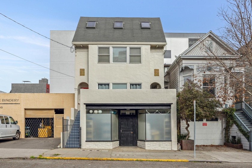 Prime Valdez Triangle / Uptown location offering a rare - Beach Home for sale in Oakland, California on Beachhouse.com