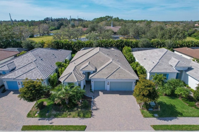 **HUGE PRICE REDUCTION** The seller is ready to make, this move - Beach Home for sale in Sarasota, Florida on Beachhouse.com