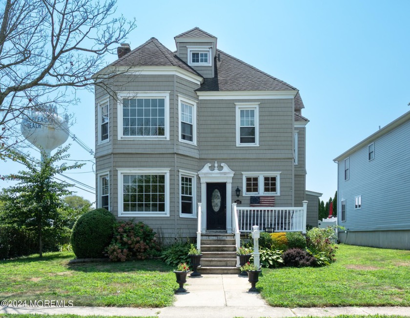 This charming Seaside Colonial is just 4 blocks straight to the - Beach Home for sale in Point Pleasant Beach, New Jersey on Beachhouse.com