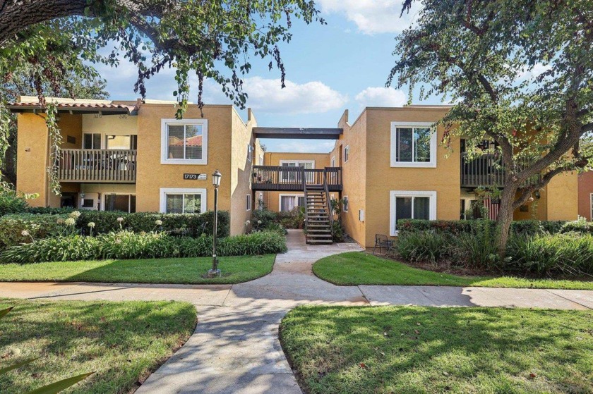 Welcome to this desirable ground-floor condo located in the - Beach Home for sale in San Diego, California on Beachhouse.com