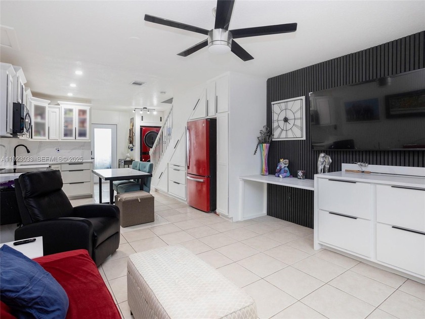 Delightfully & completely updated 2-BD/1.5-BA townhome in the - Beach Condo for sale in Miami, Florida on Beachhouse.com