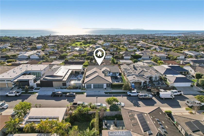 OCEAN VIEWS & soft contemporary design, nestled in the coveted - Beach Home for sale in Corona Del Mar, California on Beachhouse.com