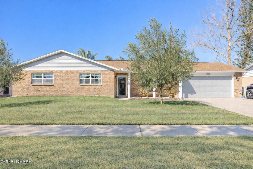 Looking for a fabulous pool home in the heart of Daytona Beach? - Beach Home for sale in Daytona Beach, Florida on Beachhouse.com