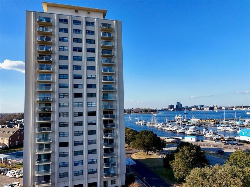 Extra large corner unit on the 17th floor with expansive views - Beach Condo for sale in Portsmouth, Virginia on Beachhouse.com