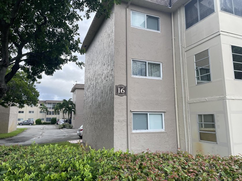 DON'T MISS THIS! Desirable ''Bahama'' model with L shaped living - Beach Condo for sale in Palm Springs, Florida on Beachhouse.com