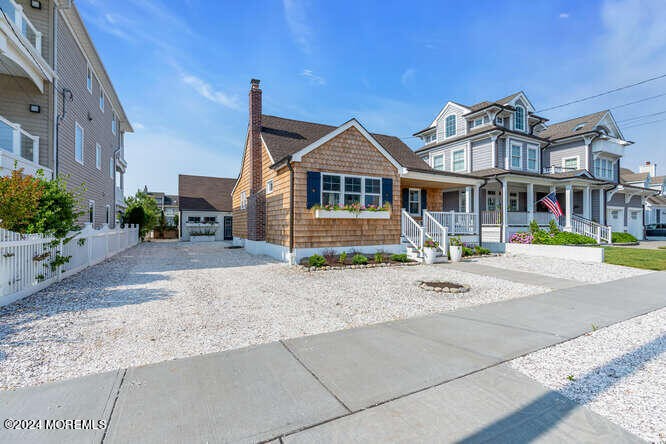 ''Step right into this pristine beach home and immerse yourself - Beach Home for sale in Seaside Park, New Jersey on Beachhouse.com