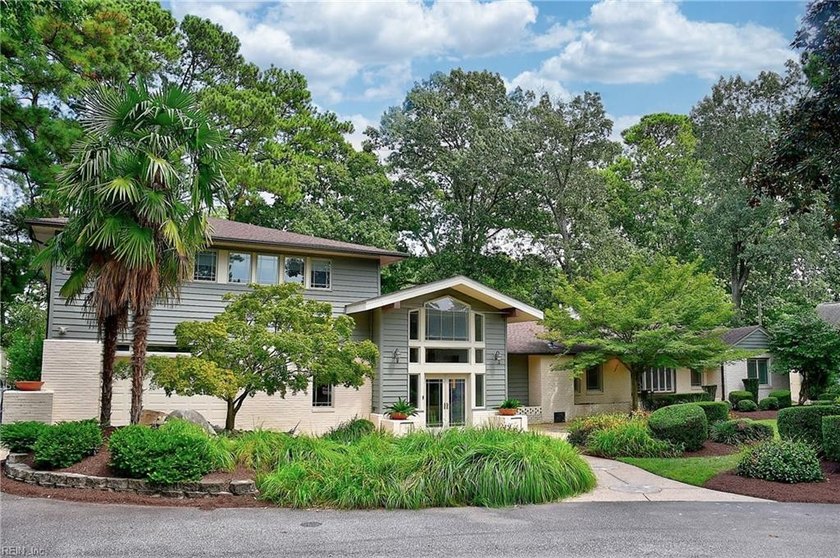 Sprawling transitional 5300 sqft home on just under an acre, set - Beach Home for sale in Virginia Beach, Virginia on Beachhouse.com
