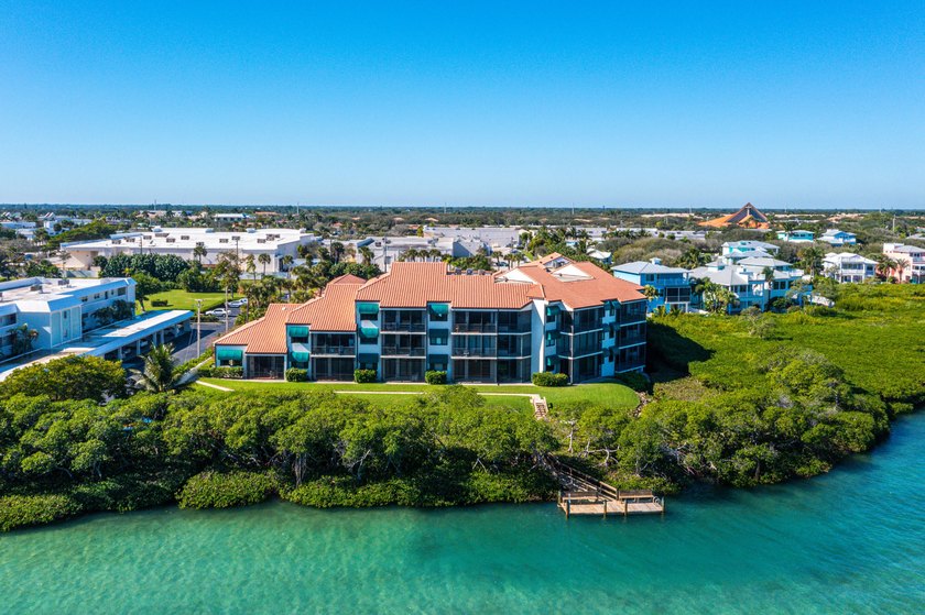 Beautiful 2 bed 2 bath unit overlooking the intercoastal - Beach Condo for sale in Tequesta, Florida on Beachhouse.com