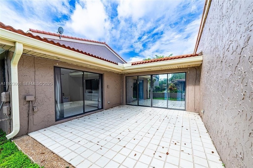 Beautiful 3-bedroom, 2-bathroom townhome with a spacious outdoor - Beach Townhome/Townhouse for sale in Hollywood, Florida on Beachhouse.com