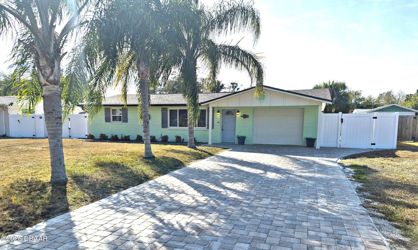 Warm and welcoming, move-in ready home. A large bonus room could - Beach Home for sale in Port Orange, Florida on Beachhouse.com