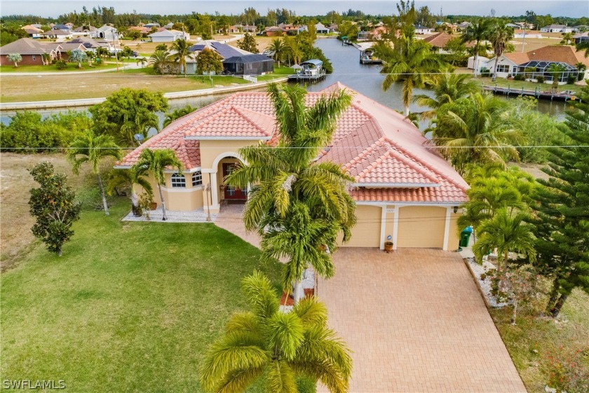 **Gulf Access**Intersecting Canals**. Start your day looking - Beach Home for sale in Cape Coral, Florida on Beachhouse.com