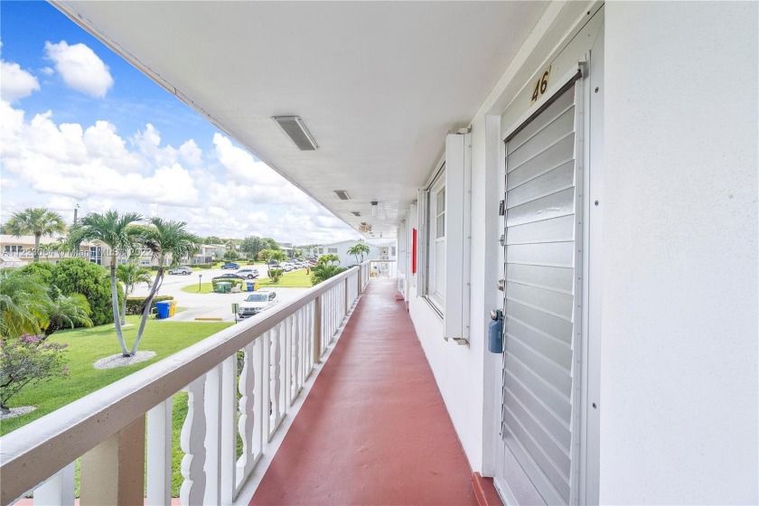 This Beautiful 2 bedroom, 1 & 1/2 bathroom is easy to call home - Beach Condo for sale in West  Palm  Beach, Florida on Beachhouse.com