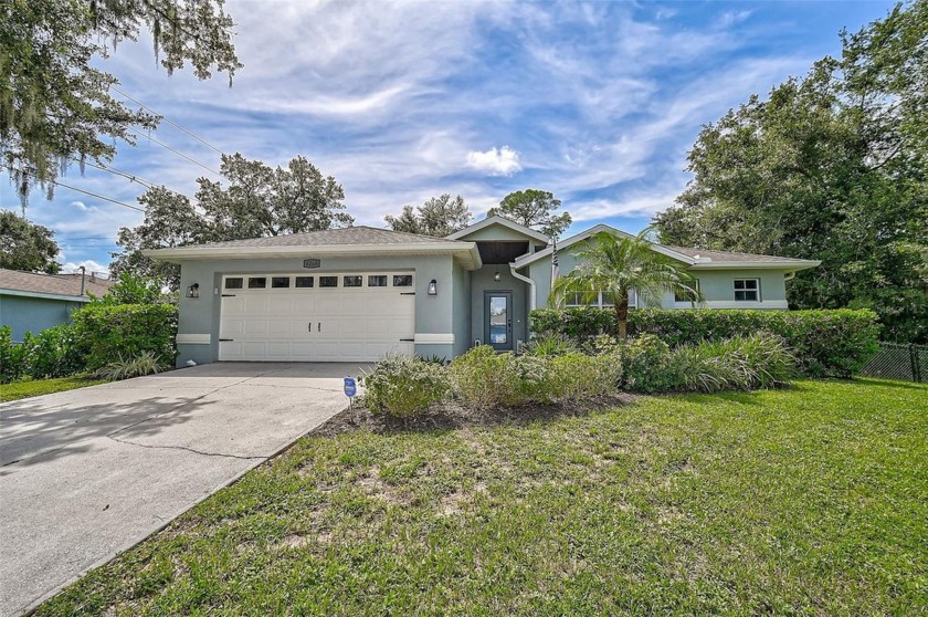 Discover this stunning 3-bedroom, 2-bath gem in Lake Sarasota! - Beach Home for sale in Sarasota, Florida on Beachhouse.com