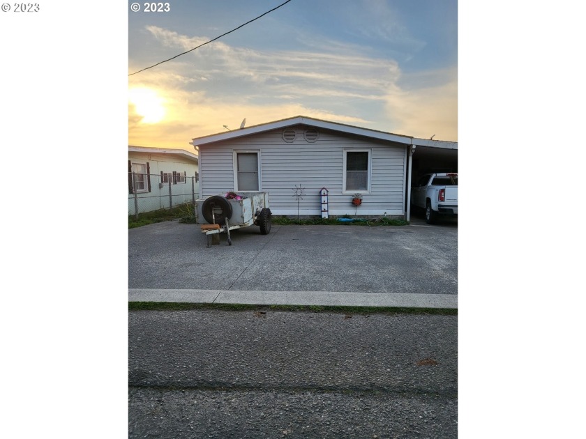 1978 Manufactured home on it's own property. Carpet and Pergo - Beach Home for sale in Gold Beach, Oregon on Beachhouse.com