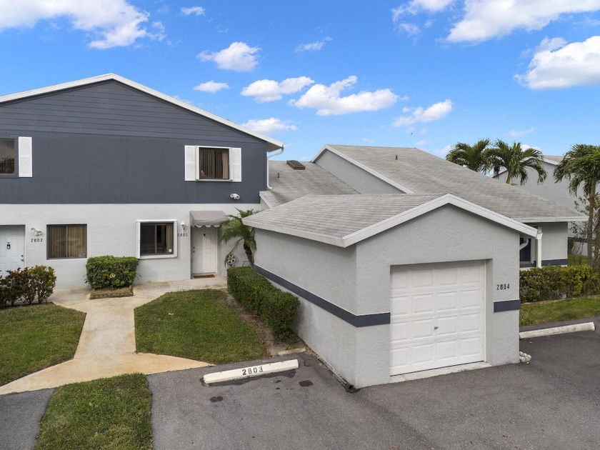 Charming townhouse with great features in a sought-after 55+ - Beach Townhome/Townhouse for sale in West Palm Beach, Florida on Beachhouse.com