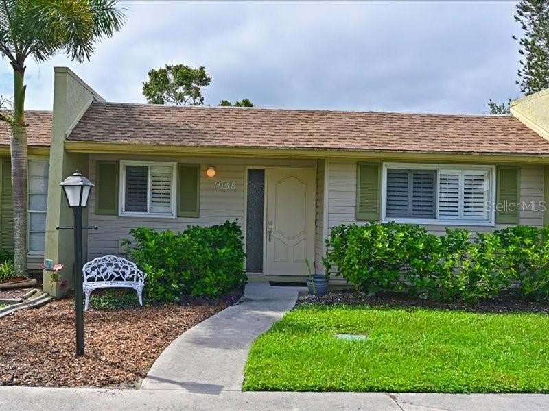 Don't miss your chance to own this cozy condo on Curry Creek, a - Beach Condo for sale in Venice, Florida on Beachhouse.com