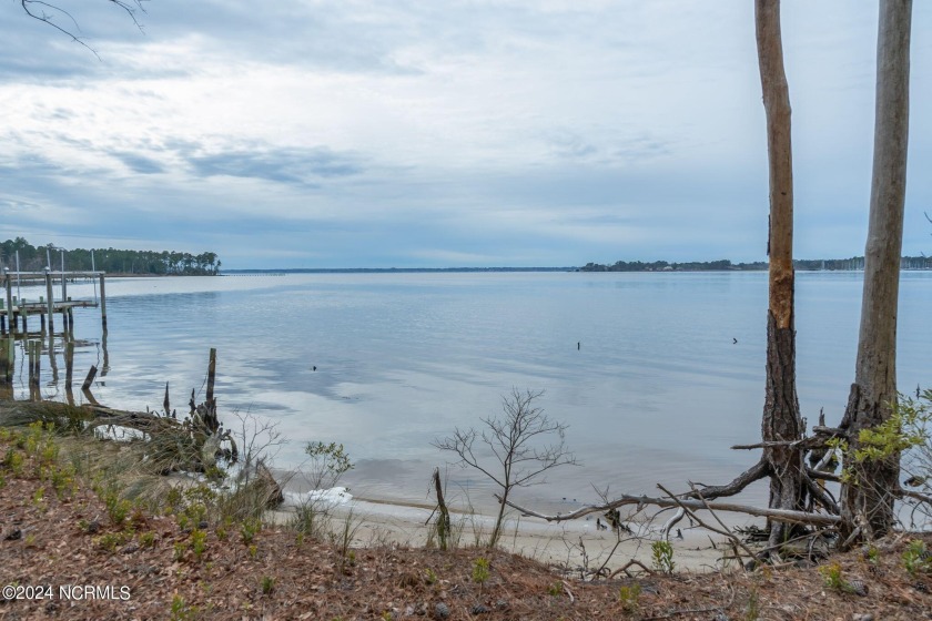 Discover the perfect canvas for your waterfront dream home on - Beach Acreage for sale in New Bern, North Carolina on Beachhouse.com
